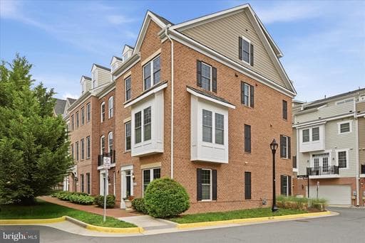402 Haupt Sq SE, Leesburg, VA 20175-3771, United States