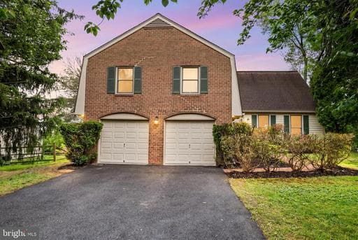 10 DELLCASTLE COURT