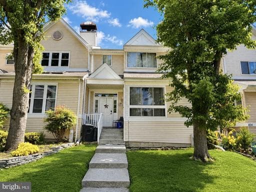 426 KENTMORE TERRACE - Photo 1