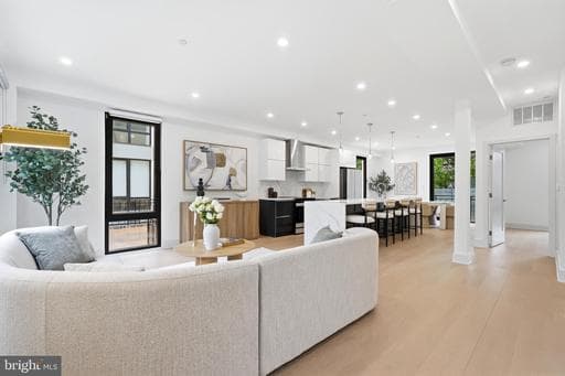 1810 CENTRAL PLACE 1