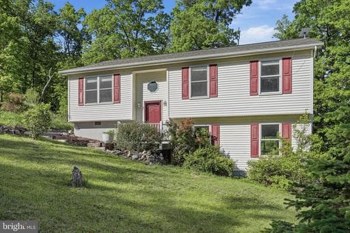 902 ENFIELD DRIVE - Photo 1
