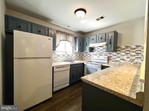 22024 GLOUCESTER COURT B-5 - Photo 1