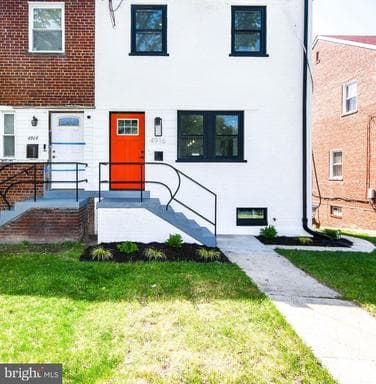 4916 SARGENT ROAD - Photo 1
