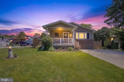 6421 HARTHORN AVENUE - Photo 1
