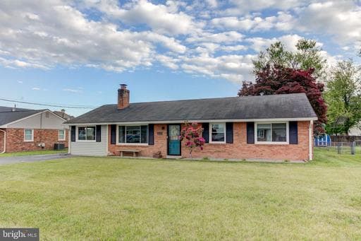 1105 LAUREL STREET - Photo 1