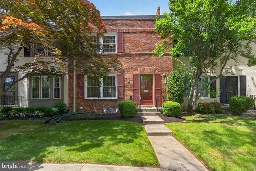 8426 GRENOBLE COURT - Photo 1