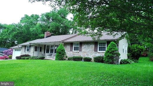 508 CAMELOT DRIVE - Photo 1