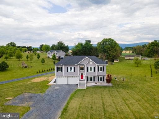 295 SARA ANN AVENUE - Photo 1