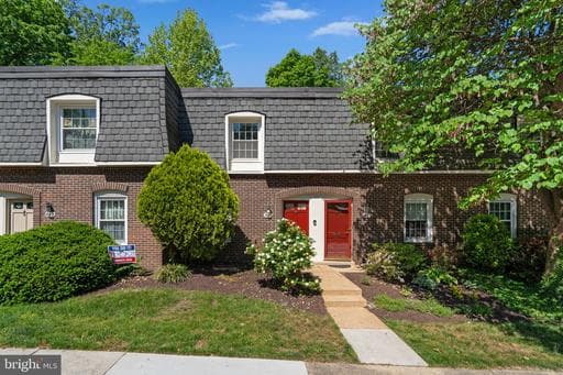 8221 Tory Rd, Springfield, VA 22152-1166, United States - Photo 1
