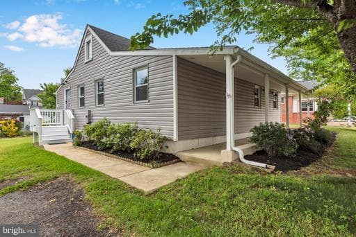 1623 RIVERDALE DRIVE - Photo 1