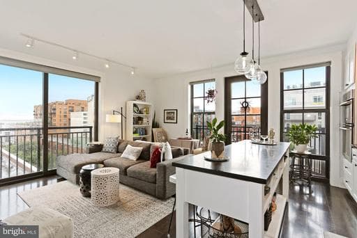 1011 M STREET 703 - Photo 1