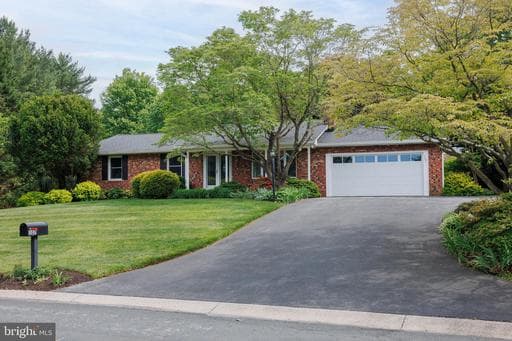 107 WHITE WAY - Photo 1