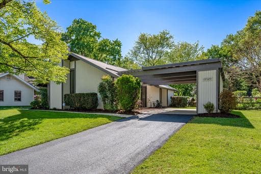 19520 GALLATIN COURT - Photo 1