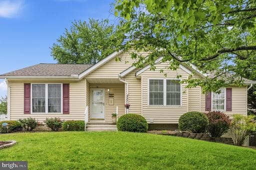 704 COLLIER COURT - Photo 1