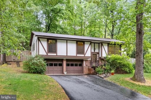 302 ALTOONA DRIVE - Photo 1
