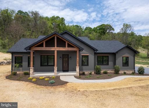 122 BROOMSEDGE - Photo 1