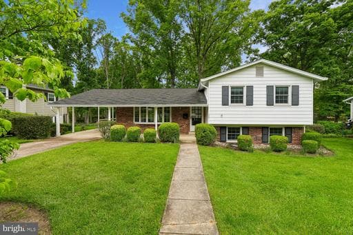 205 TULIP DRIVE - Photo 1