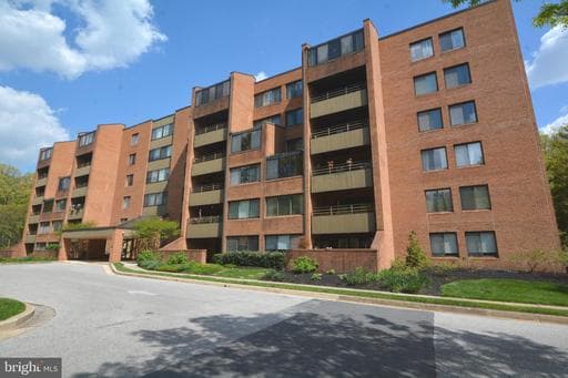 2 SOUTHERLY COURT 307 - Photo 1