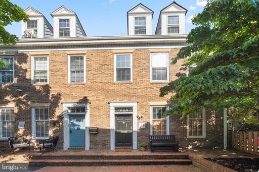 110 S COLUMBUS STREET A - Photo 1