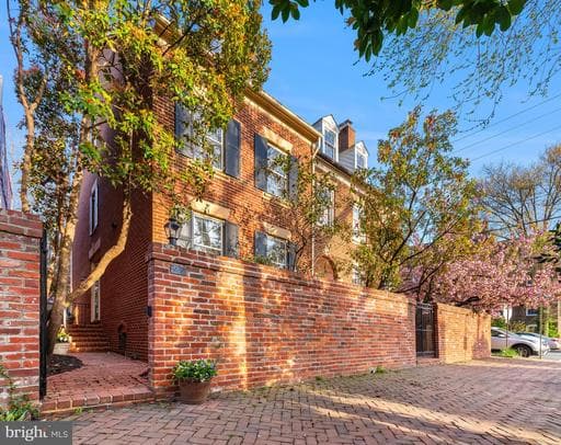 428 S FAIRFAX STREET - Photo 1