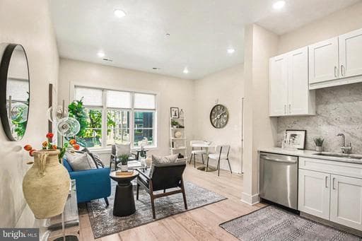 1009 17TH STREET 11