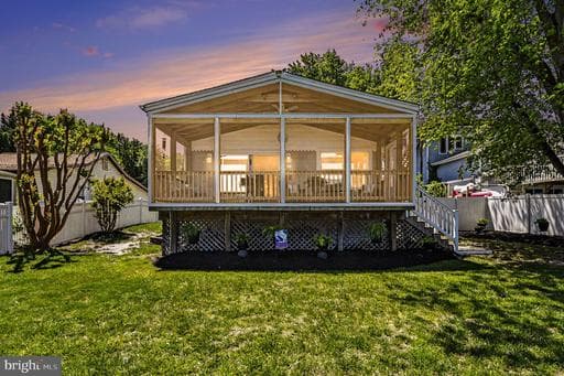 1069 LOCUST DRIVE - Photo 1