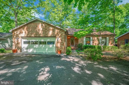 109 FAIRWAY DRIVE - Photo 1