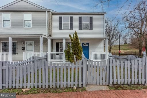 1366 VALLEY PLACE - Photo 1