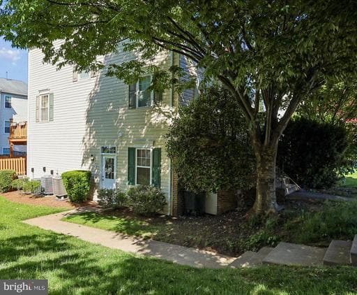 1016 MURDOCH COURT - Photo 1