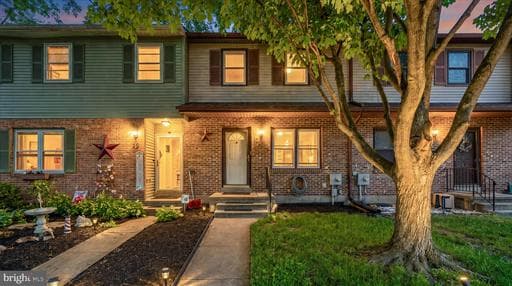 12 LEEWARD COURT - Photo 1