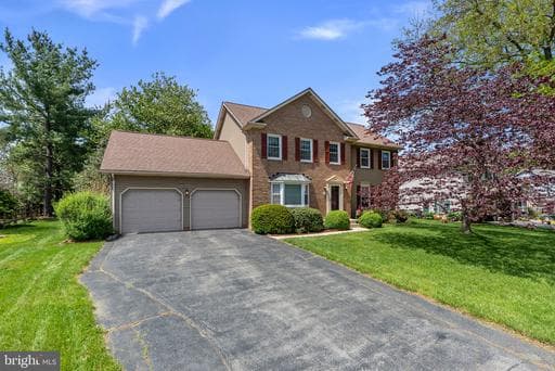 205 OAKMANOR WAY - Photo 1