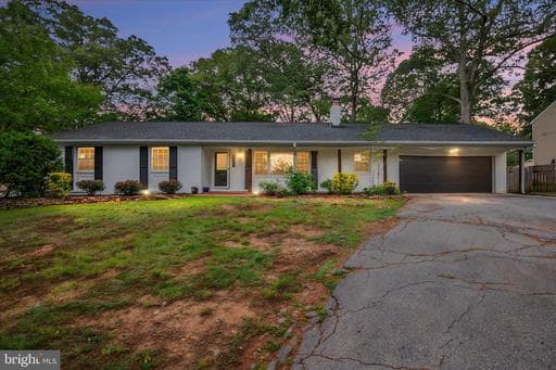 546 Center Dr, Severna Park, MD 21146-2604, United States - Photo 1