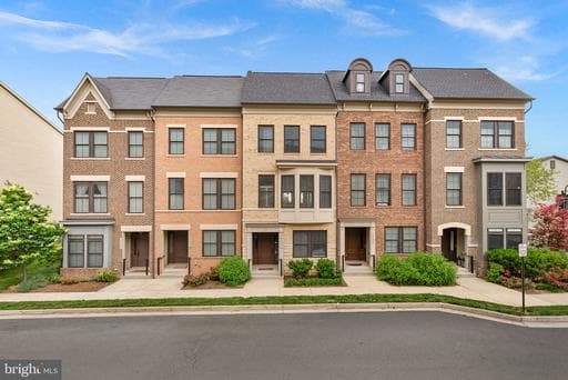20401 Codman Dr, Ashburn, VA 20147-2539, United States - Photo 1