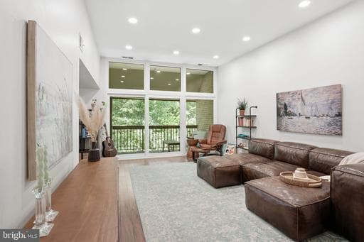 1663 PARKCREST CIRCLE #5B/300 - Photo 1