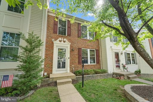166 SHIRLEY SQUARE - Photo 1
