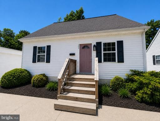 904 HANSON STREET - Photo 1