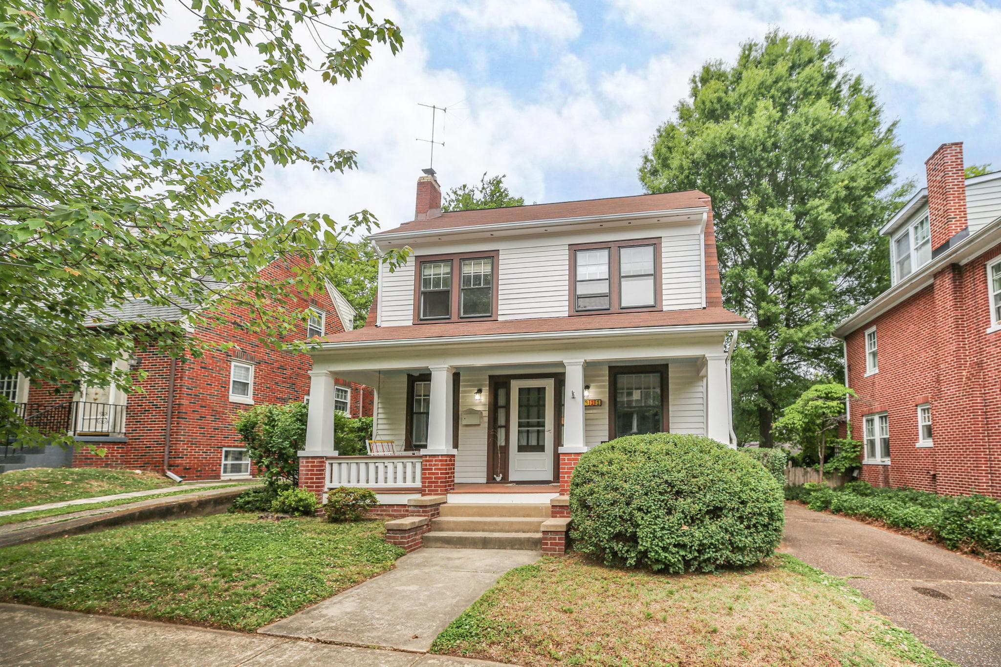 911 Brompton St, Fredericksburg, VA 22401-4703, United States - Photo 1