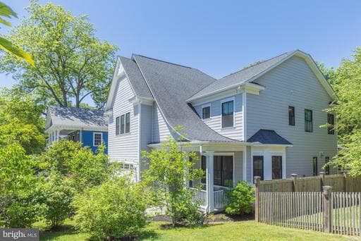 8018 TAKOMA AVENUE - Photo 1