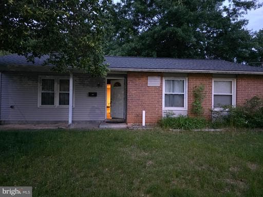 704 FALCONER - Photo 1