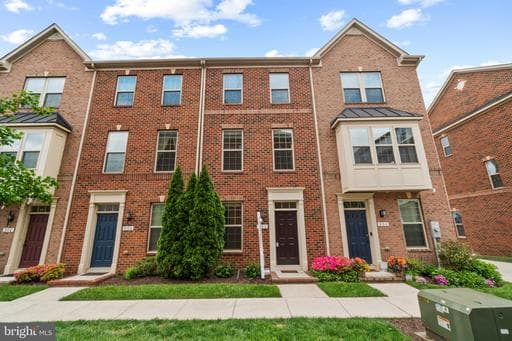 902 S MACON STREET - Photo 1