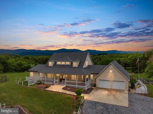 1050 ALMOND DRIVE - Photo 1