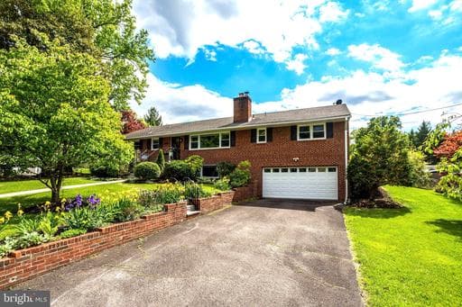 8906 Dogue Dr, Alexandria, VA 22309-3913, United States - Photo 1