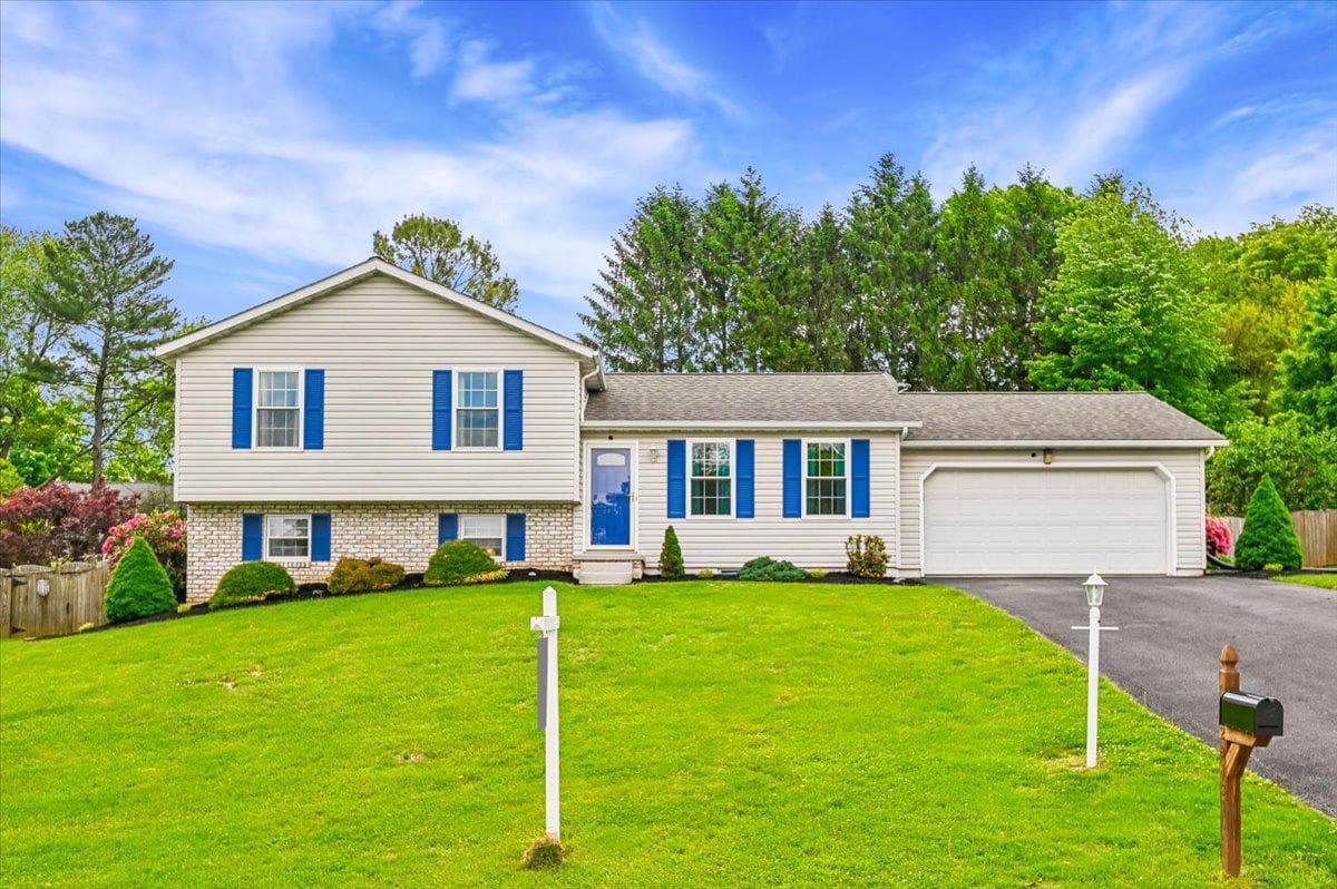 2813 Brougham Ct, Manchester, MD 21102-1826, United States - Photo 1