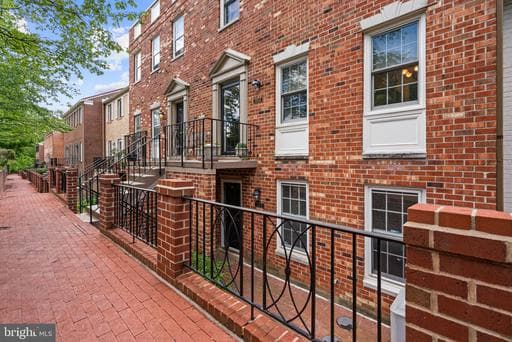 3231 SUTTON PLACE D - Photo 1
