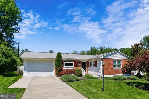 124 W CHESTNUT HILL LANE - Photo 1