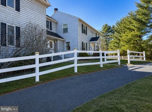 9 HUNT FARMS - Photo 1