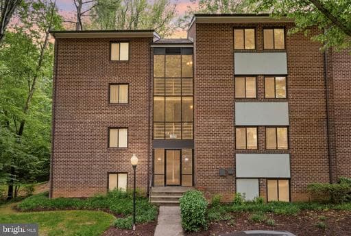 1558 NORTHGATE SQUARE 32B