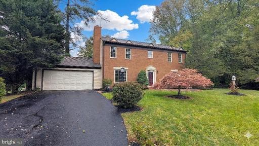 1835 Batten Hollow Rd, Vienna, VA 22182-1915, United States - Photo 1