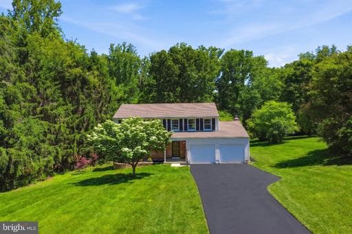 1527 EVERLEA ROAD - Photo 1