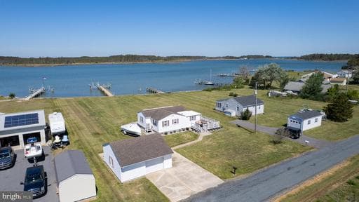 5558 BOWEN ROAD - Photo 1